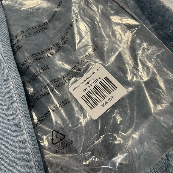 Her Universe Star Wars Themed Grogu pants - Picture 6 of 6